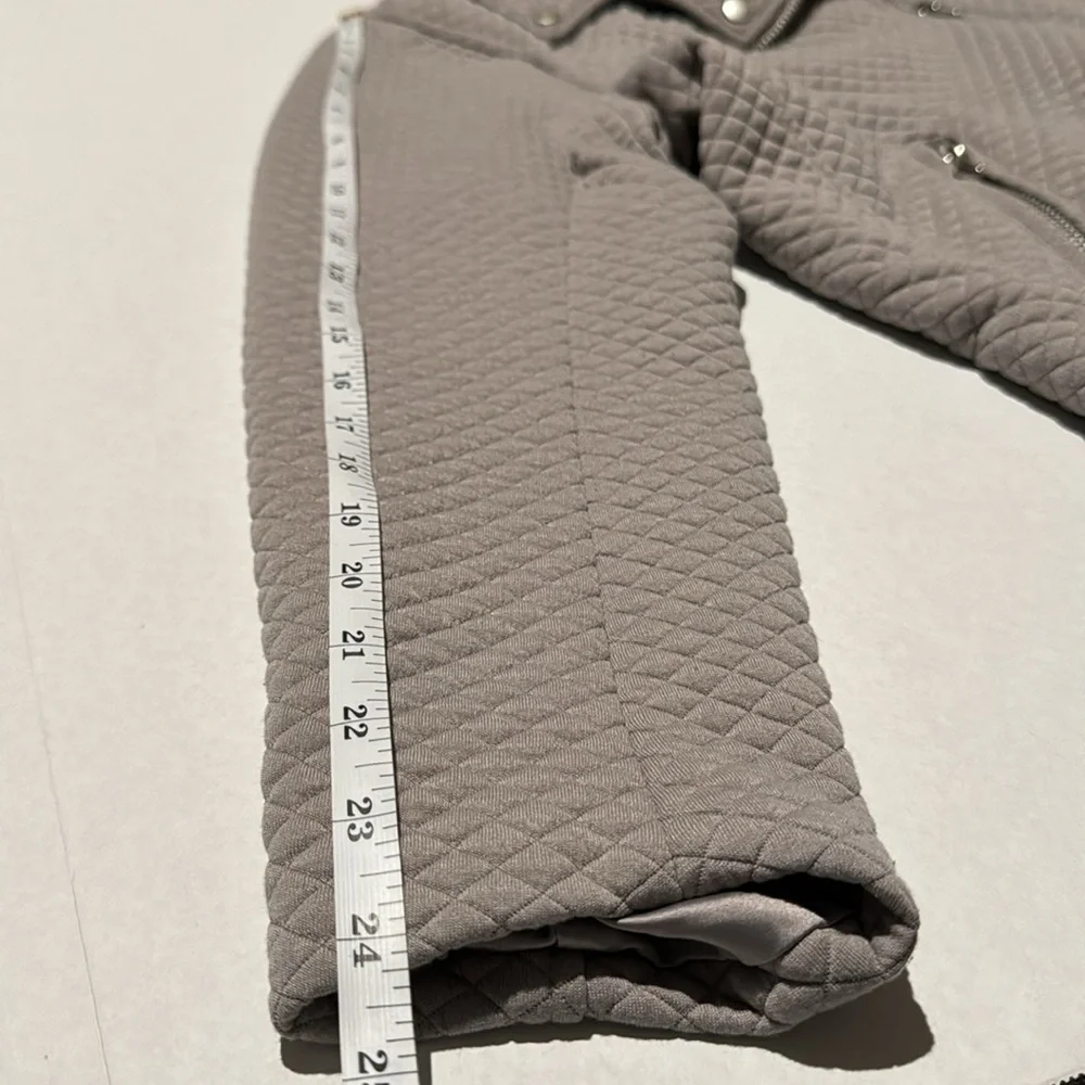 TORRID PEBBLE GREY QUILTED‎ KNIT MOTO JACKET - 2 - Picture 7 of 10